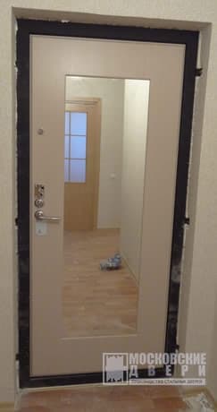 Дверь с зеркалом и МДФ для квартиры Дверь с зеркалом и МДФ для квартиры