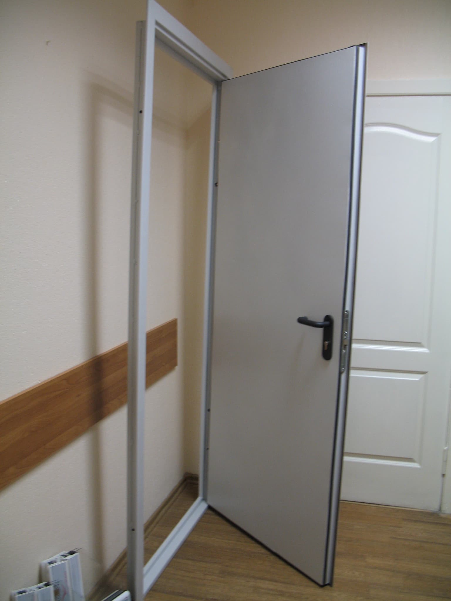 Противопожарная однопольная дверь с окрасом нитроэмалью Противопожарная однопольная дверь с окрасом нитроэмалью