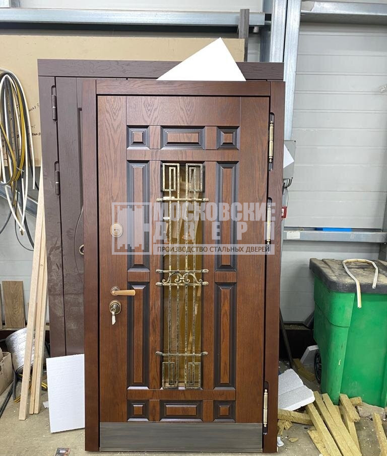 Дверь мдф филенка с двух сторон со стеклом и ковкой Дверь мдф филенка с двух сторон со стеклом и ковкой