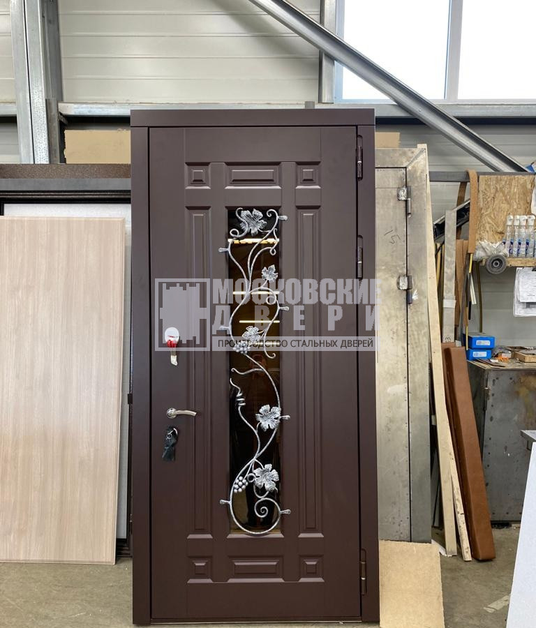 Дверь с филенкой мдф со стеклом и ковкой Дверь с филенкой мдф со стеклом и ковкой