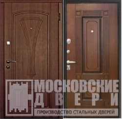 Светло-коричневая дверь с массивом для загородного дома